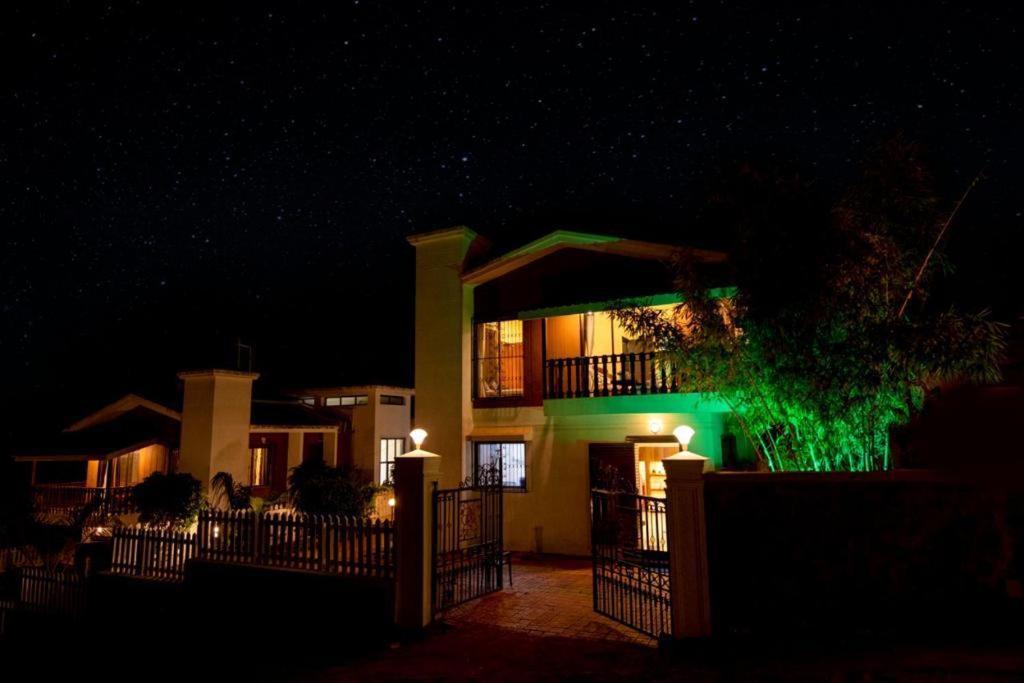 Paramount 3 Ac Bedrooms Hall Garden With Lake View Panchgani Exteriér fotografie